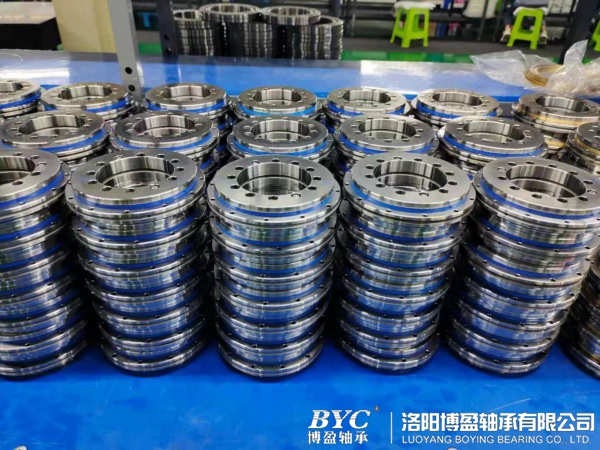 1629163988827803.jpg 交叉滚子转盘轴承.jpg